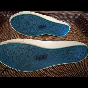BlowFish Slip on shoe. Gray Corduroy. New.